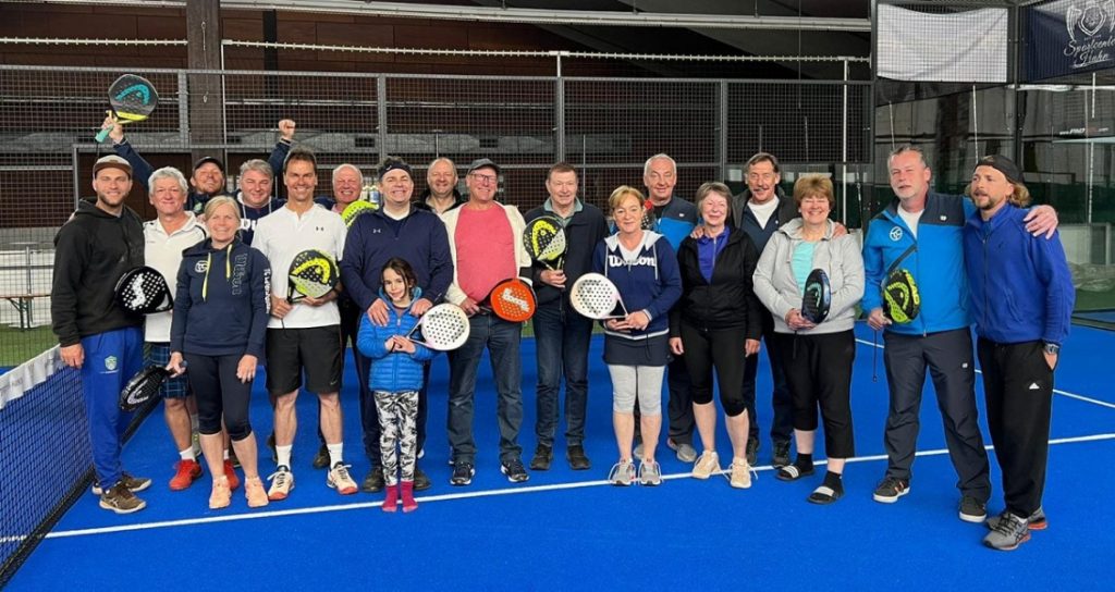 Saison 2022 – Gruppenbild in Wolfratshausen mit "Riedl" in der Mitte